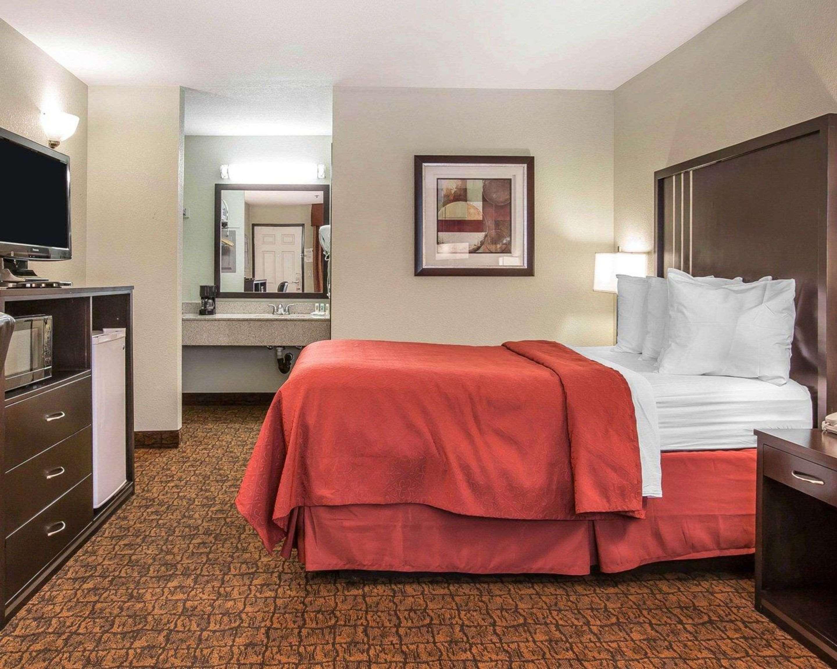 Quality Inn & Suites Woodland - Sacramento Airport Bagian luar foto