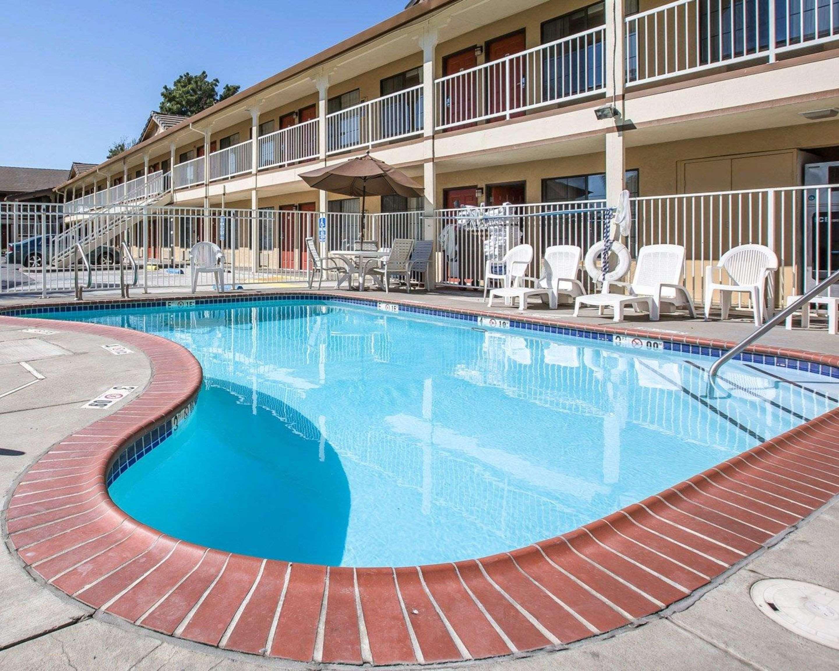 Quality Inn & Suites Woodland - Sacramento Airport Bagian luar foto