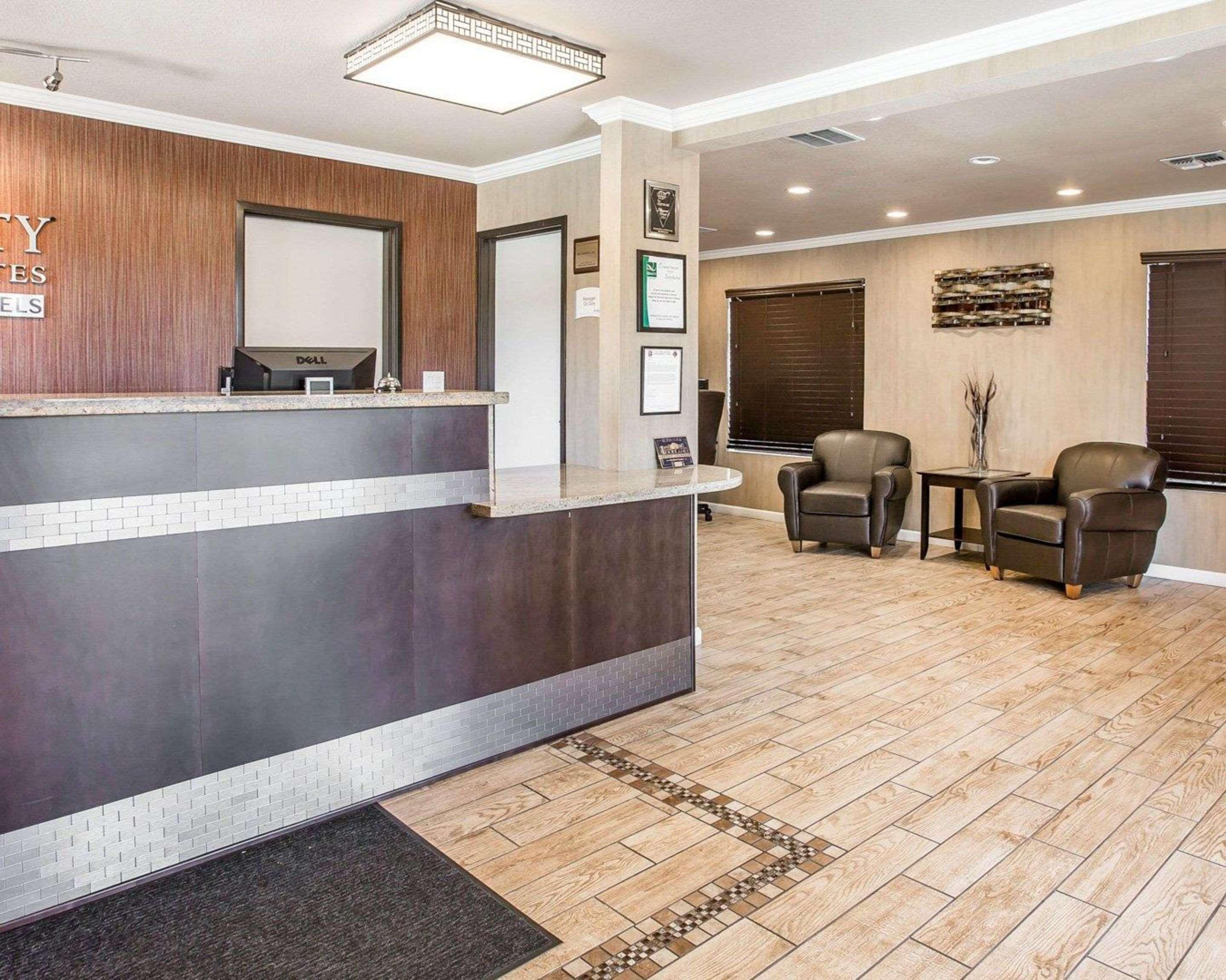 Quality Inn & Suites Woodland - Sacramento Airport Bagian luar foto