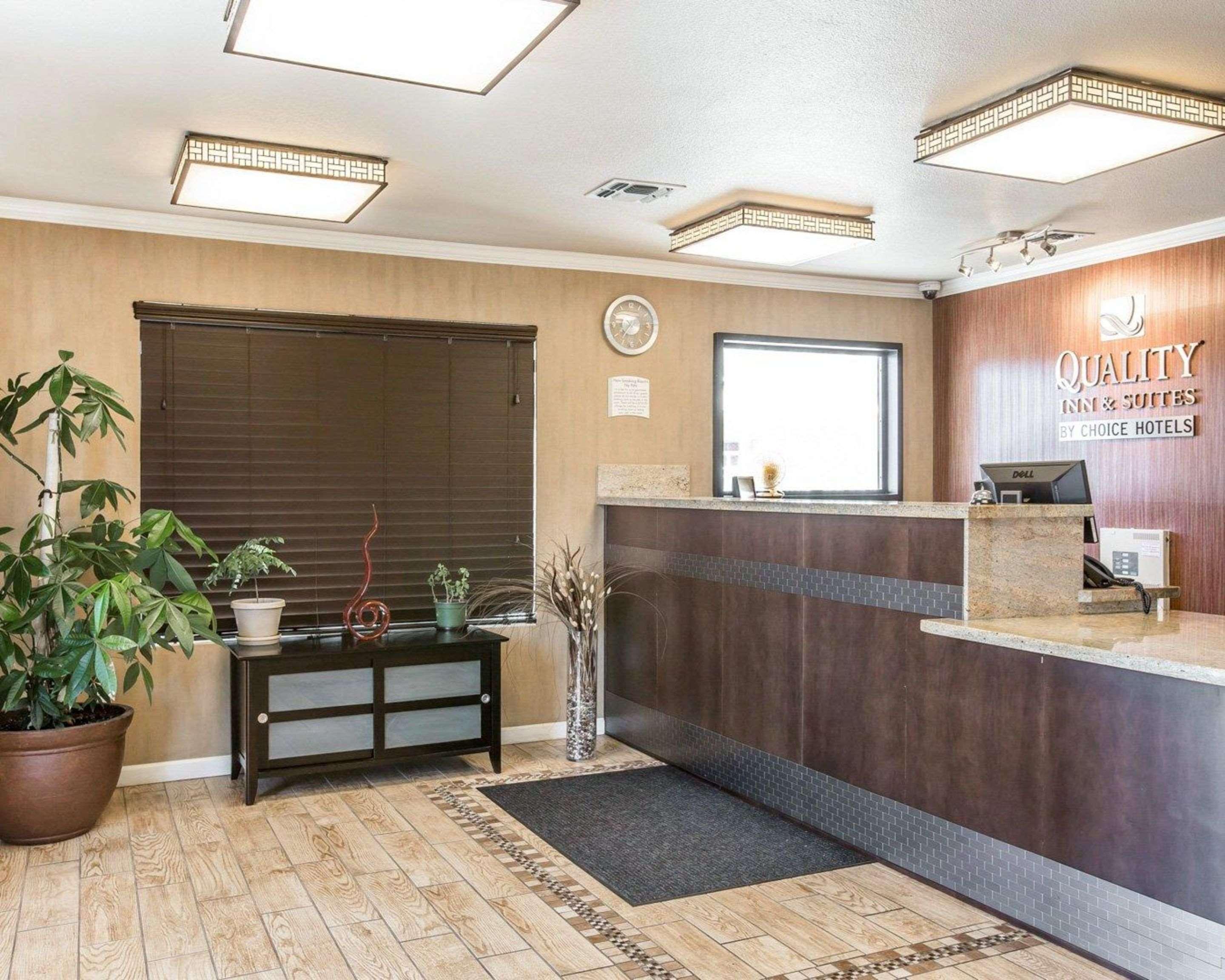 Quality Inn & Suites Woodland - Sacramento Airport Bagian luar foto