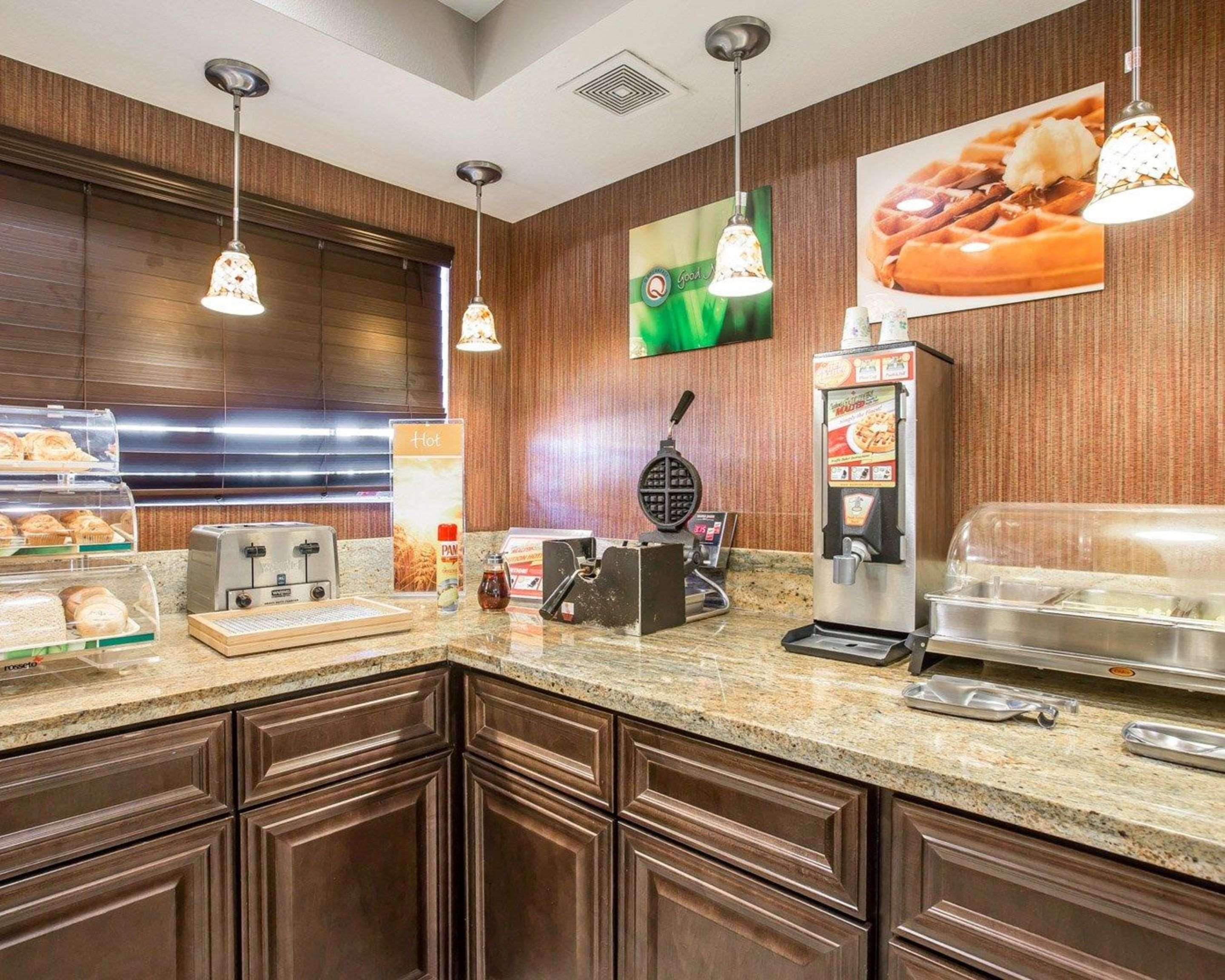 Quality Inn & Suites Woodland - Sacramento Airport Bagian luar foto