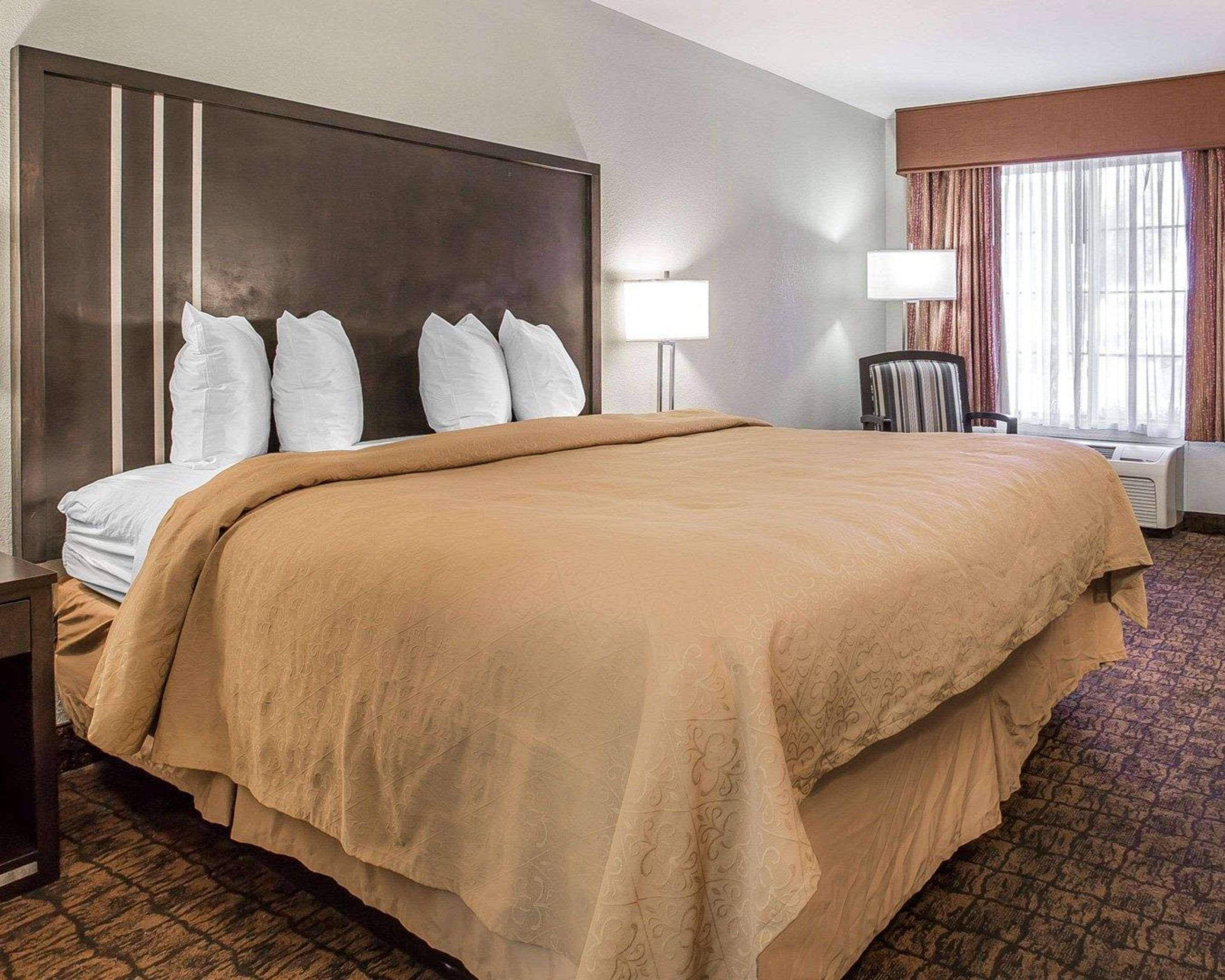 Quality Inn & Suites Woodland - Sacramento Airport Bagian luar foto
