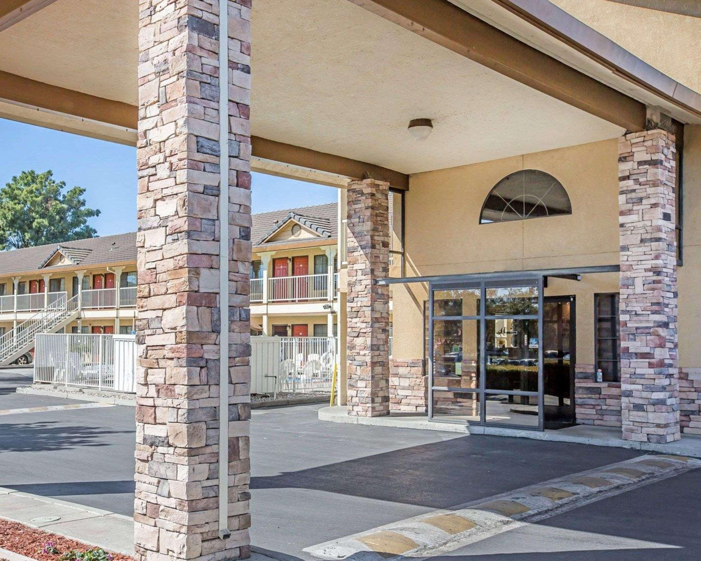 Quality Inn & Suites Woodland - Sacramento Airport Bagian luar foto