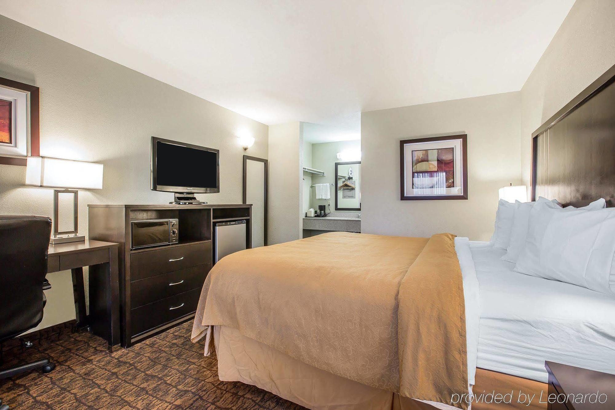 Quality Inn & Suites Woodland - Sacramento Airport Bagian luar foto