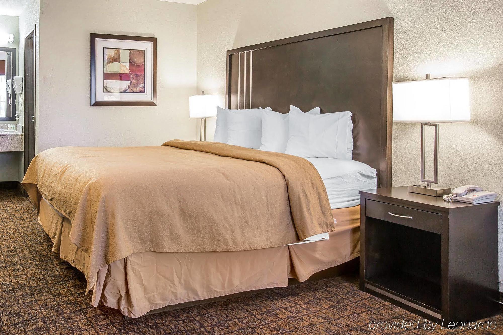Quality Inn & Suites Woodland - Sacramento Airport Bagian luar foto