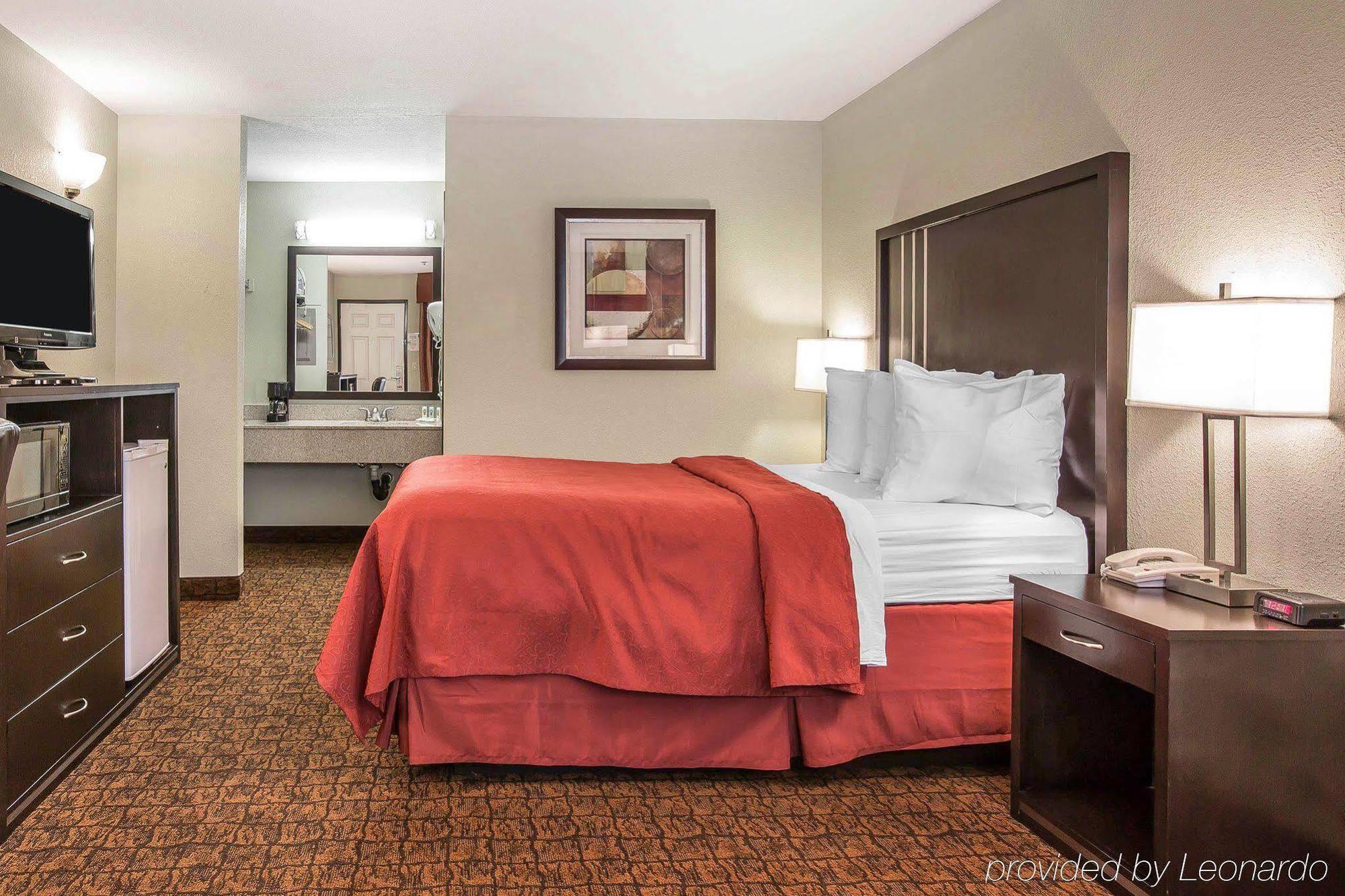 Quality Inn & Suites Woodland - Sacramento Airport Bagian luar foto