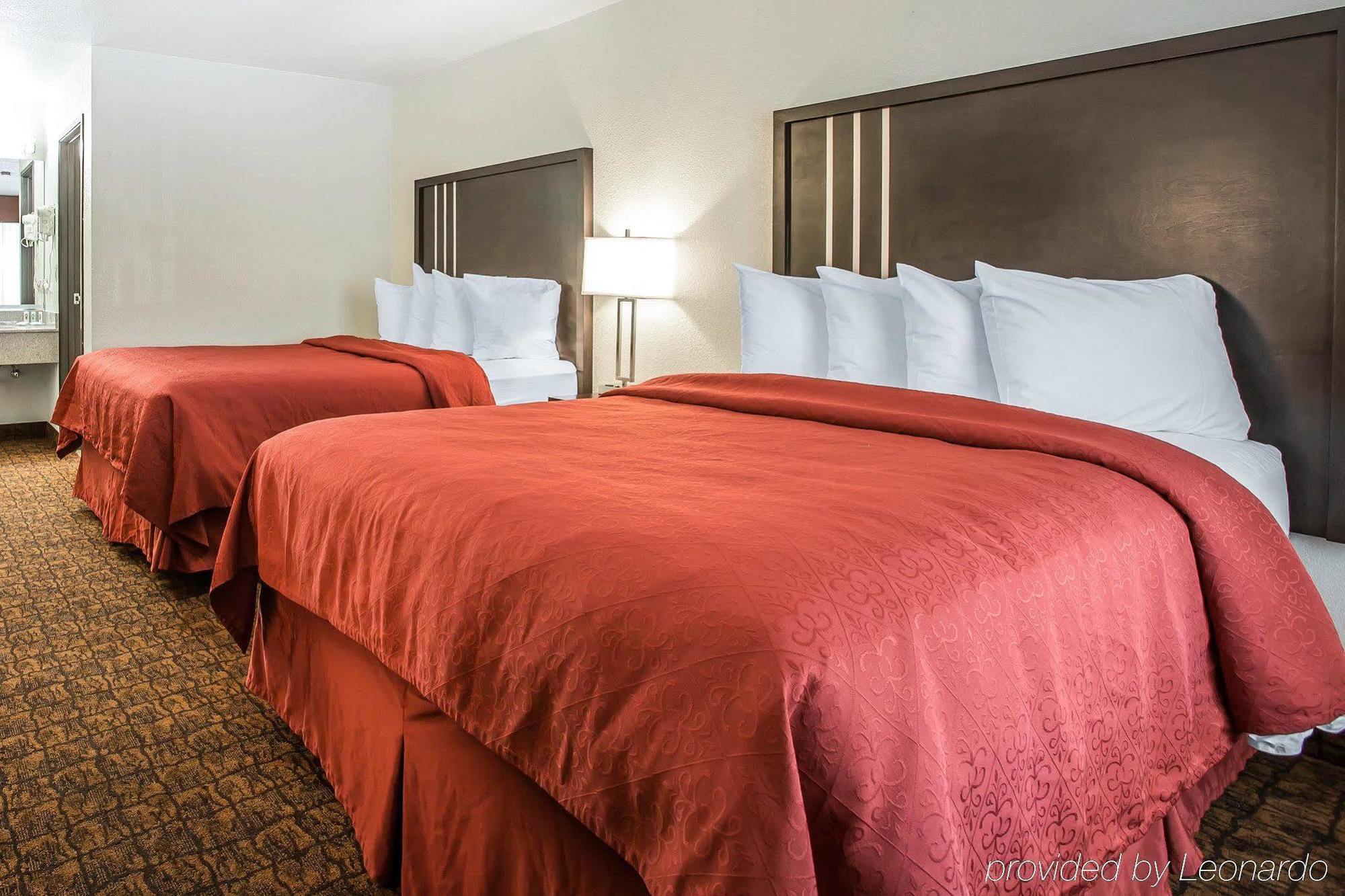 Quality Inn & Suites Woodland - Sacramento Airport Bagian luar foto